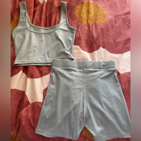 Ribbed grey tank and biker shorts set - Picture 2 of 5